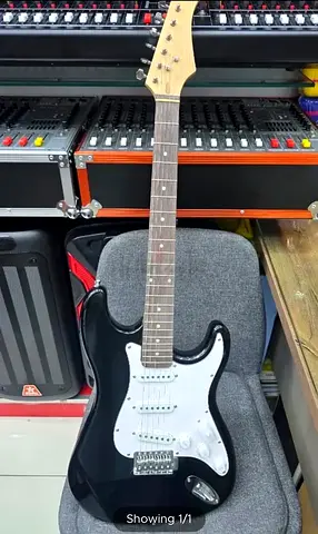 Black Electric Guitar in Great Condition