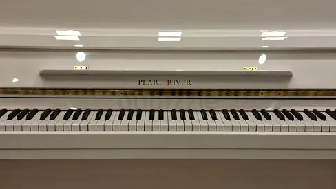 Pearl River UP115M5 upright piano