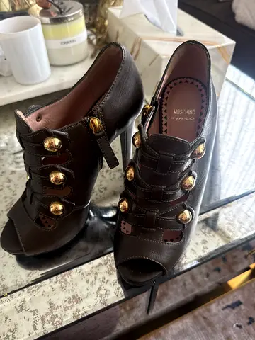 women’s shoes