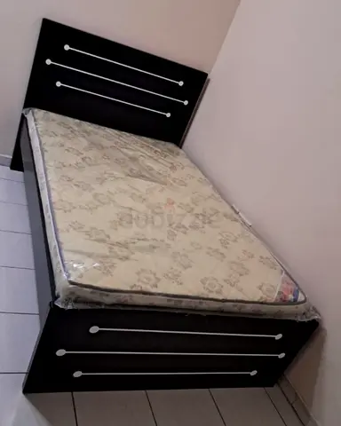 Stylish Black Single Bed with Mattress
