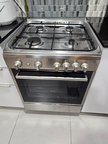 For Sale: Whirlpool 60x60 cm Gas burner Free standing gas cooker and Oven with Multiple Features