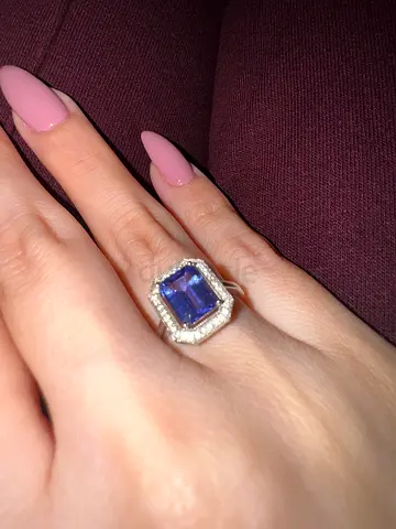 18 KT Gold Ring  with natural Tanzanite and Diamonds