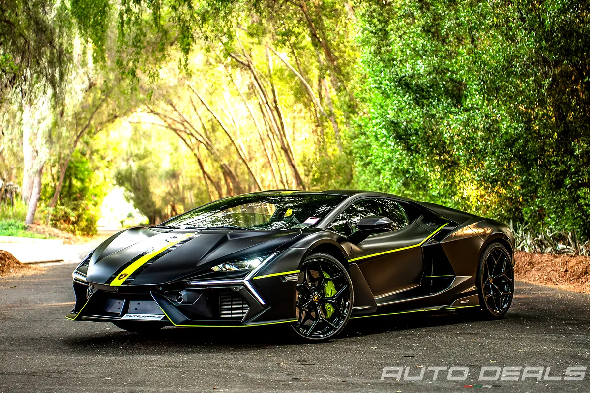 Lamborghini Revuelto 2025 — photo 1 of 10