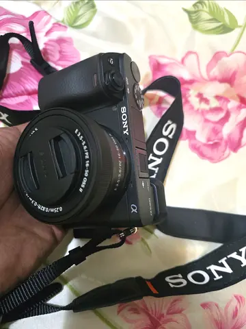 Sony Alpha 6400 Mirrorless Camera with lens for Sale
