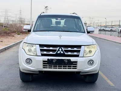 Mitsubishi Pajaro // Gcc space // Top option // Model 2014//  Good conditions