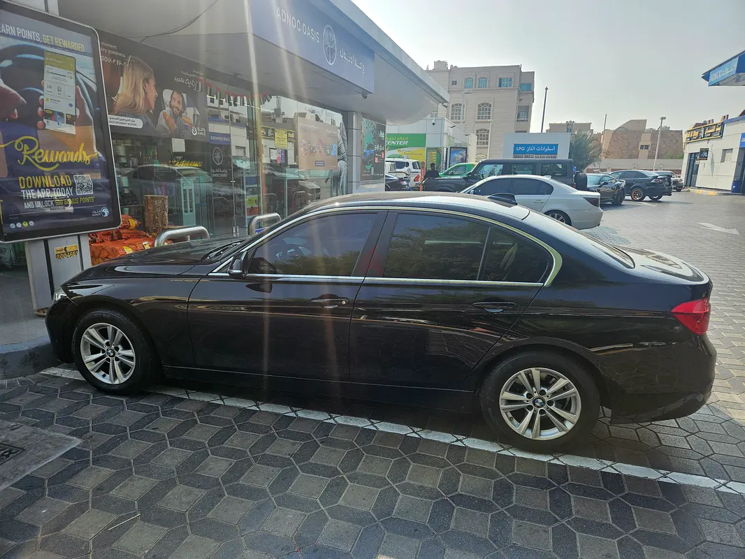 320i