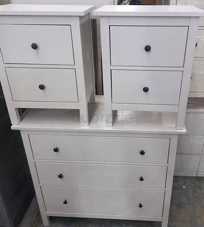 Stylish White Chest of Drawers with Nightstands