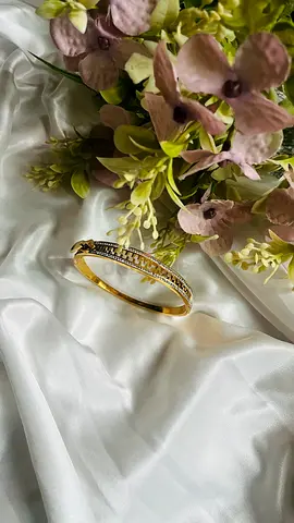 Super trendy Anti Tarnish Bangle for sale