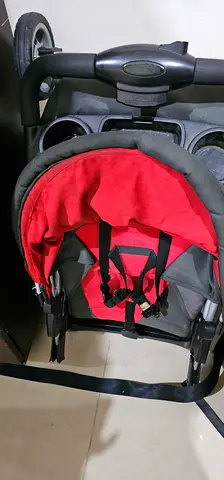 Car seat and stroller for sale ,100 dhs together