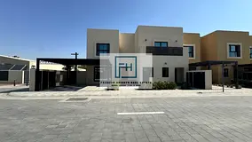 Middle 4 bedrooms Villa with maids room available for rent.