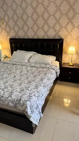 Elegant Hydraulic Storage King Bed Set with Nightstands