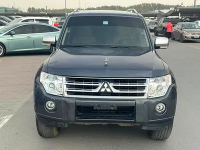 Mitsubshi pajero 2010 fullopshin Gary color GCC calen car