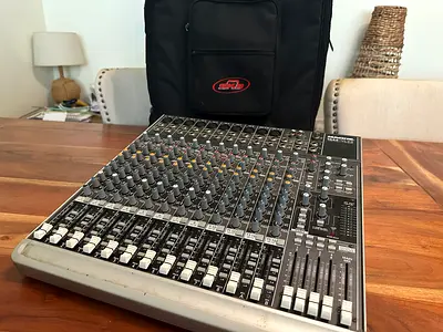 Mackie 1642-VL3 16 Channel Analogue Mixing Desk