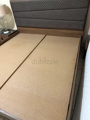 Bed with 2 side tables