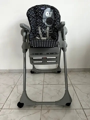 Lightly used Chicco Polly Easy Baby Highchair for sale !!