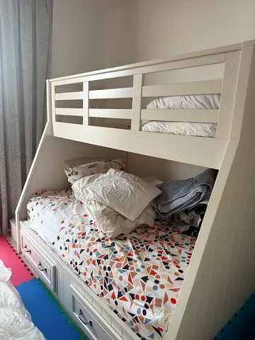 Stylish and Space-Saving Bunk Bed for Kids