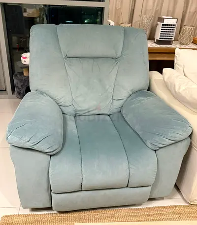 Comfortable Recliner in Soft Blue brand home r u , excellent condition original price 1600 aed