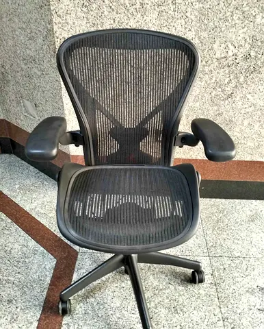 Herman miller Aeron size C  fully loaded