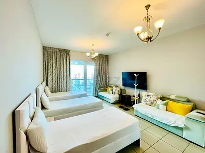 Exclusive Bed Space // With balcony // Palm View // Near Metro Station