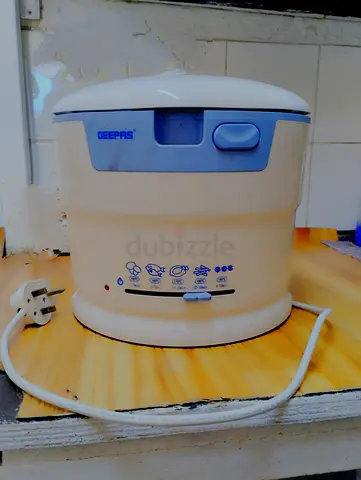 Compact GeePas Slow Cooker for Easy Meal Prep