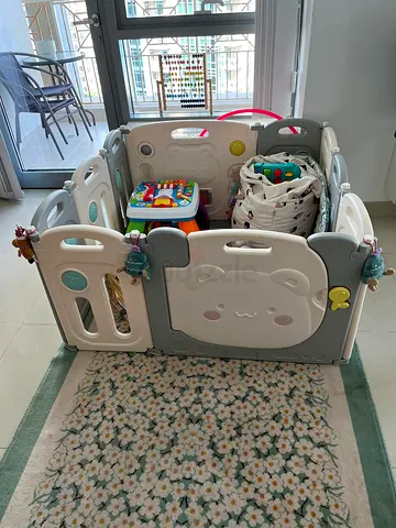 Foldable cute bear playpen