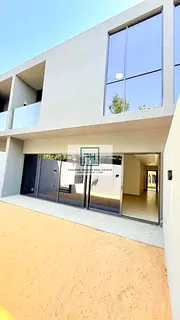 3 Bedroom Middle Townhouse ready for sale.