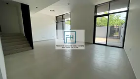 Modern elegance awaits - 4 bedrooms villa for sale in Masaar