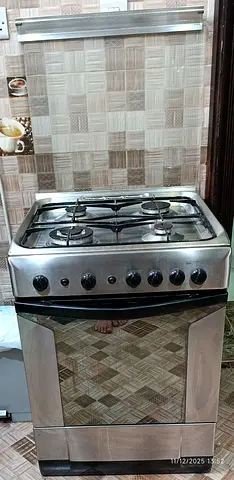 Indesit Gas Oven in Great Condition made in Poland for sale as travelling