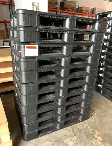 Plastic pallets sale UAE