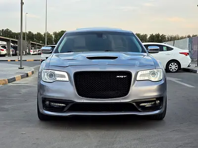 كرايسلر 300c مواصفات امريكية هيمي 8 سلندر بحالة جيدة