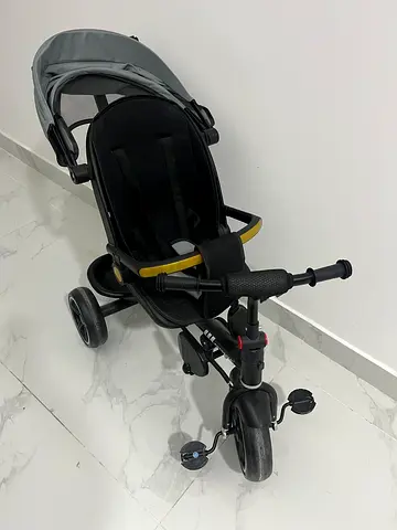 Compact and Stylish Baby Stroller