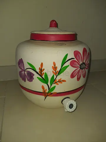 water dispenser (mud pot)