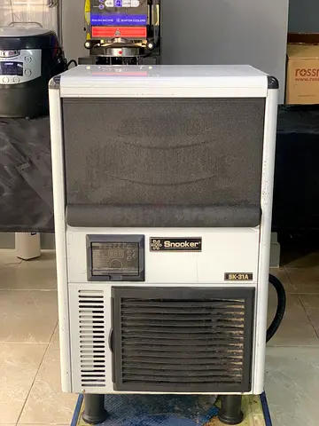 SNOOKER ICE MAKER