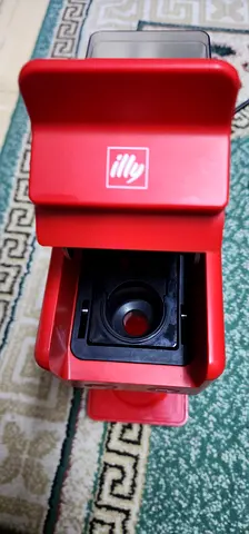 Illy Espresso Maker - Perfect for Coffee Lovers