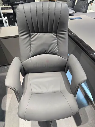 Executive leather highback heavy-duty chair