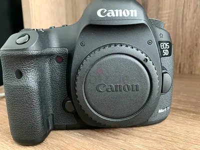 Canon 5D mark III body only