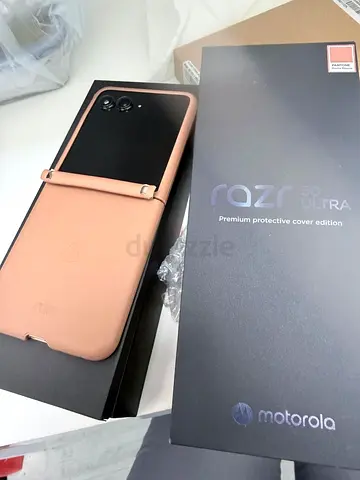 Razr 50 Ultra Dual SIM Pantone Mocha Mousse 12GB RAM 512GB  5G - Middle East Version