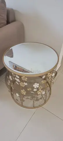 Elegant Floral Design Coffee Table
