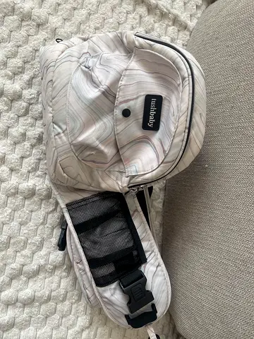 TushBaby Hip Seat Carrier and Stylish Diaper  with Organizer