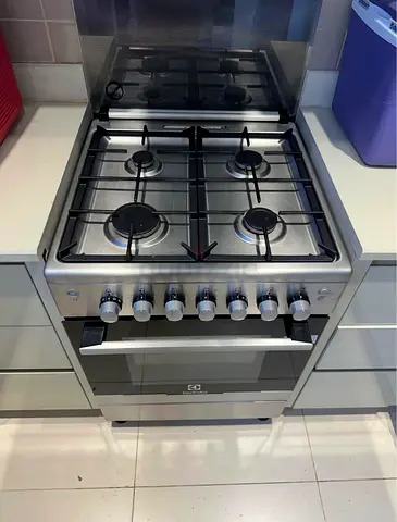 Electrolux 60cm full gas cooker oven with fan same Like new condition Delivery + warranty