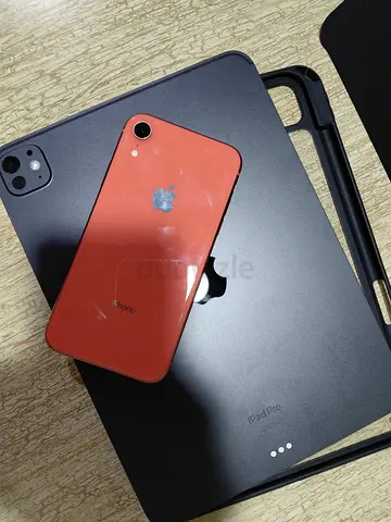 iPad Pro M4, in excellent condition,  a competitive price, with charger,with iphone xr gift orginale