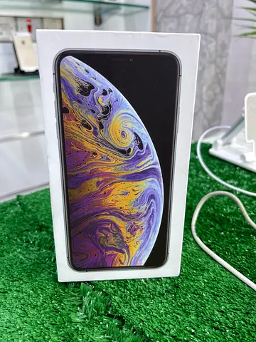 iPhone XS max Brand new 256gb 1 year warranty free delivery