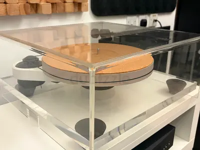 Pro-Ject RPM 3 w/ Phono Preamp