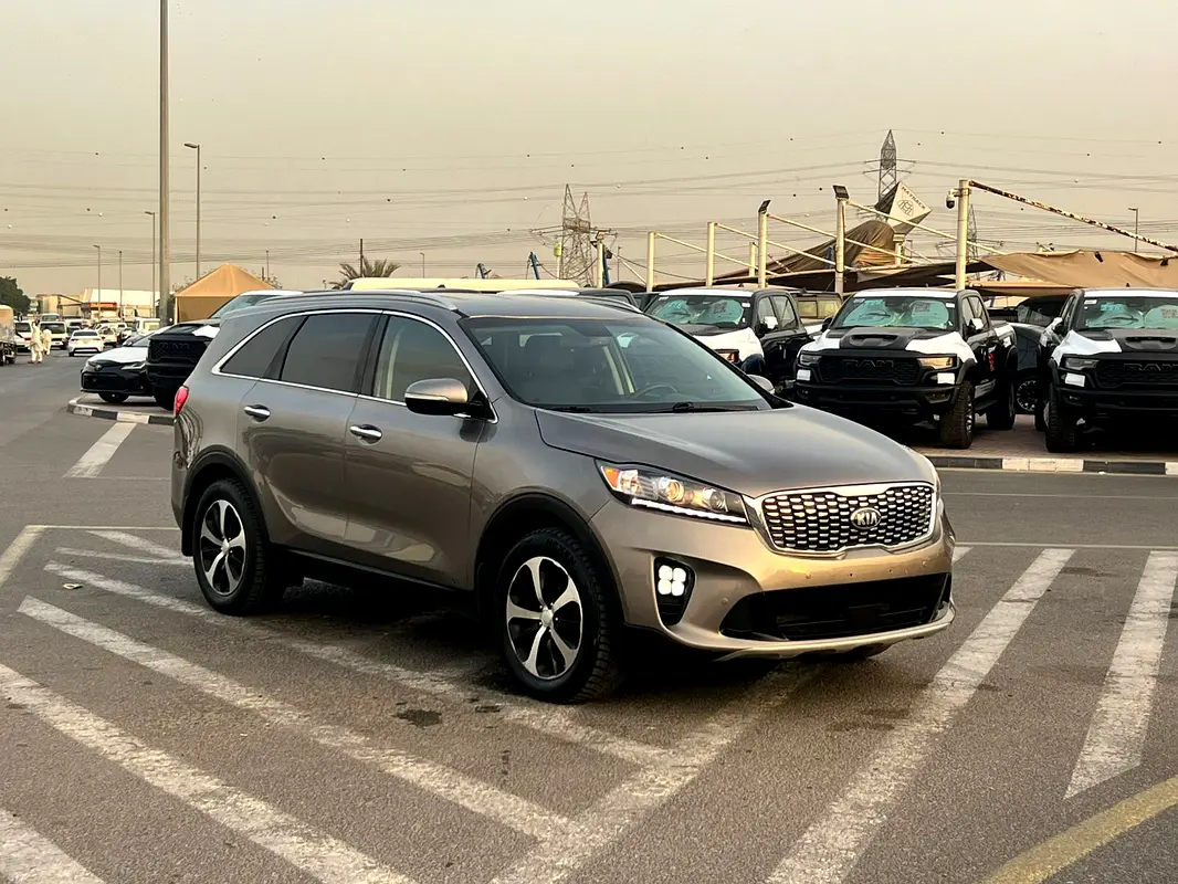 Kia Sorento 2016 — photo 1 of 20