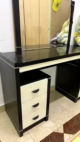 6drawer dressing table with mirror urgent sale