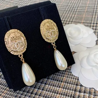 Gorgeous Chanel Elegant Vintage Earrings with Pearl Droplets with inclusions