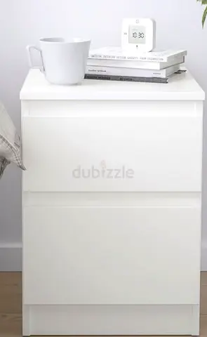 Selling a bed and a nightstand