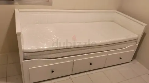 White Daybed with Storage Drawers