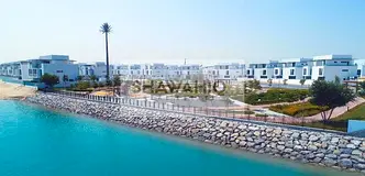 🏝️ Creatively designed islands along the waterfront