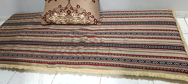 Majlis with 2 cushion for sale
